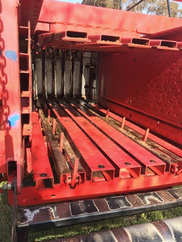 2005 Massey Ferguson 187 Big Square Baler