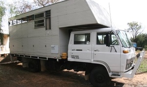 Horse  Truck Isuzu Carries 5 Horses