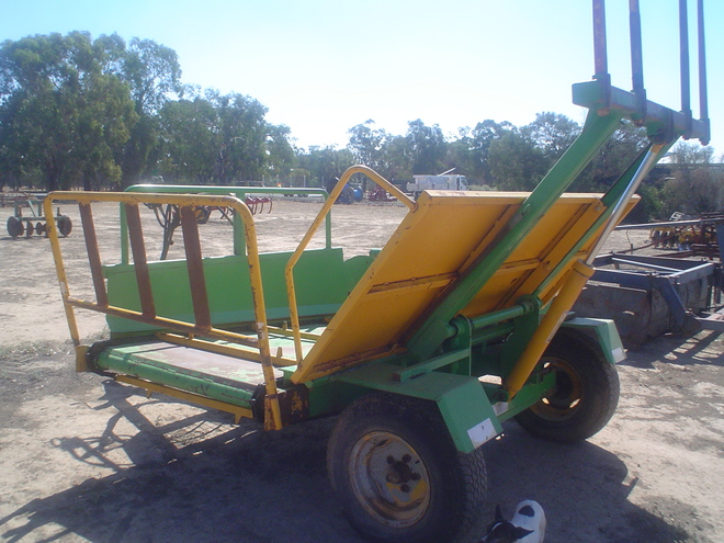 JN&R Big square bale feedout machine