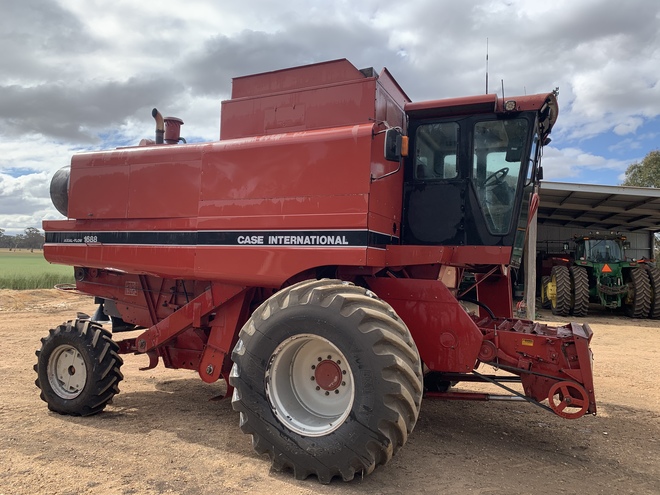 Case 1688 Header with 1010 Front