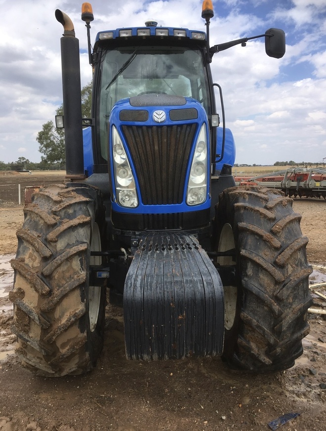 New holland 2011 T8030
