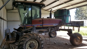 MacDon 9352 Windrower with 30ft Front