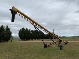 41 ft x 7 inch Grain Auger 16 HP Vanguard Motor