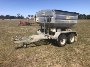 Yellow Kelpie Sheep Feeder