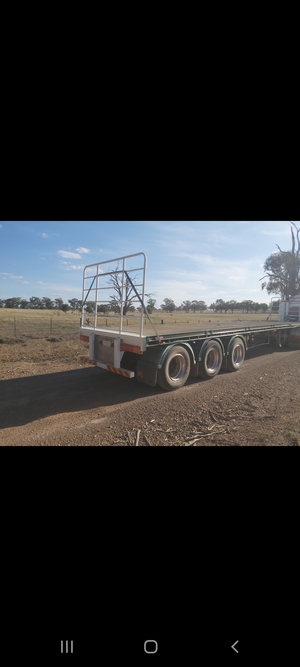 1999 Barker 44ft Tri-Axle Flat Top Traler