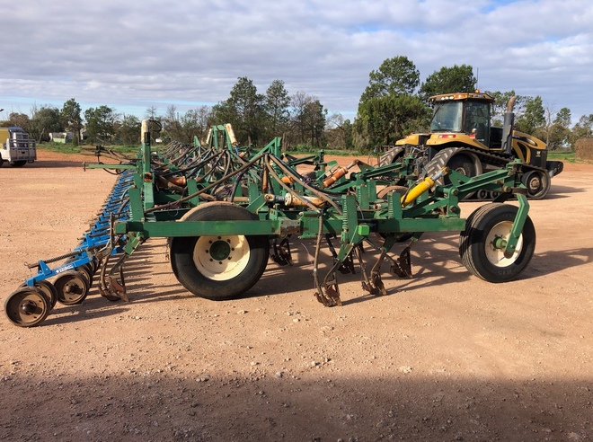 2006 Smale Multi-Vator Seeder Bar only