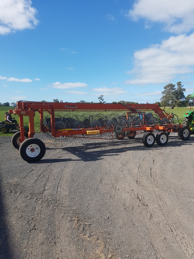Schinckel 16 Wheel V Rake