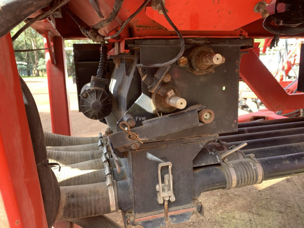 24' Horwood Bagshaw Scaribar with 4000L Twin Bin