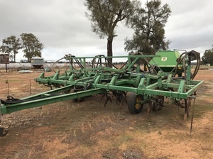 John Deere Airseeder 20ft.