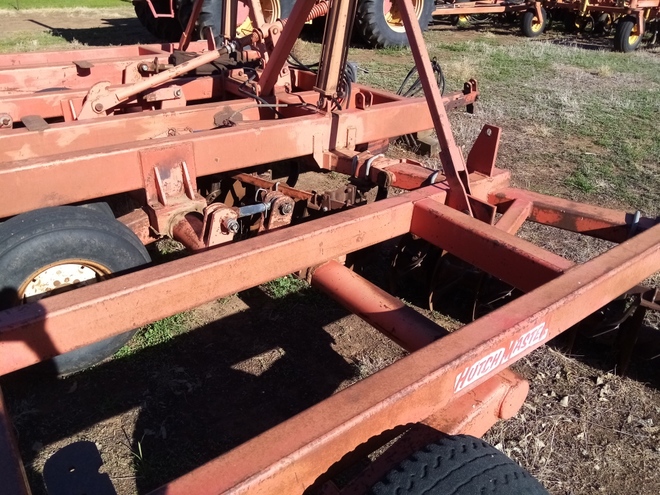 Under Auction - Hutchmaster Offset Discs - 2% + GST Buyers Premium On All Lots 