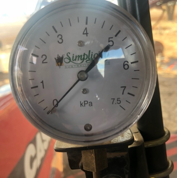 Smale 40ft airseeder + 5700 litre Simplicity aircart