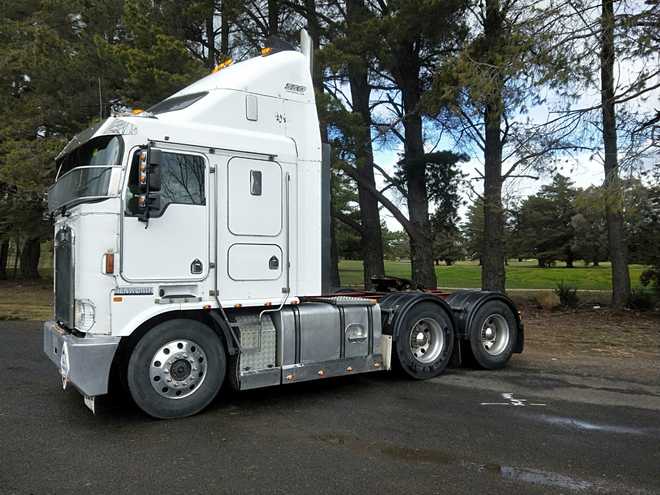 2004 K104 Kenworth