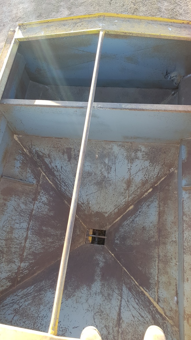 Twin Bin Ezy Feeder 50 FeedOut Cart