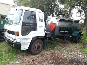 ISUZU V260 Water Tanker/Dairy Tanker