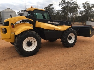  New Holland telehandler LM435a