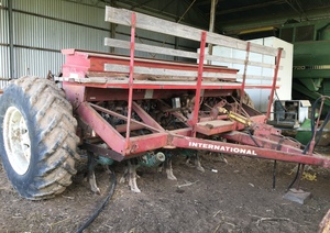 International 511 Combine 20 run with John Shearer Undercarriage