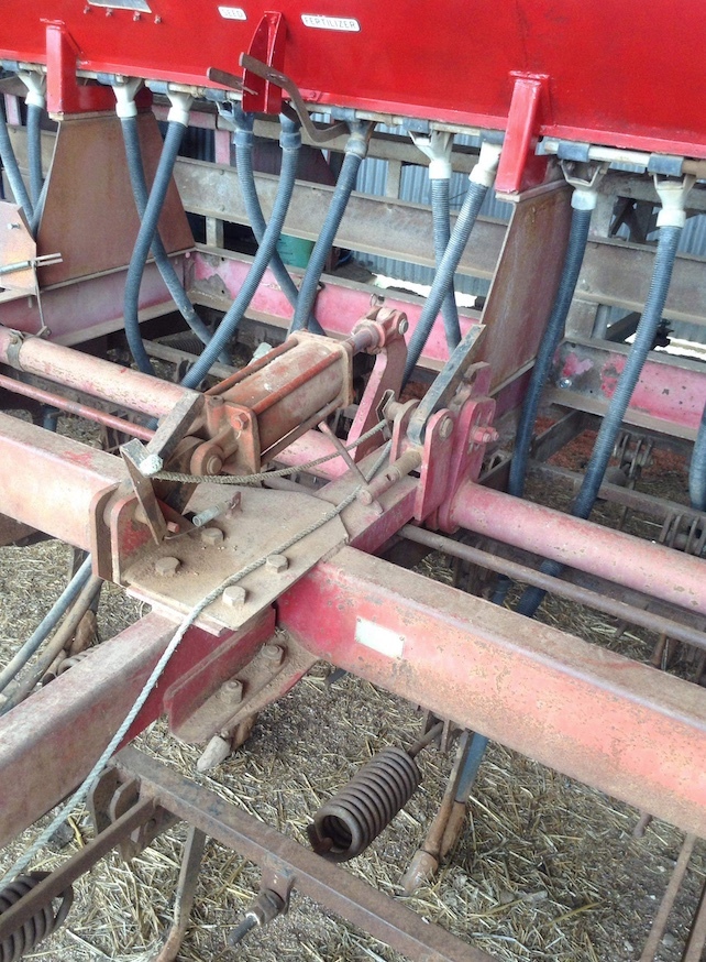 (A140) - Napier 418 Trash Seeder