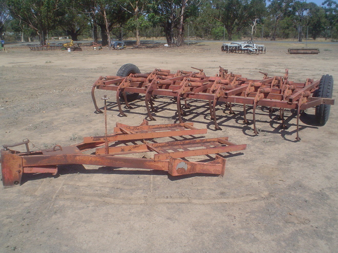 MF 190 Series 25 tyne scarifier