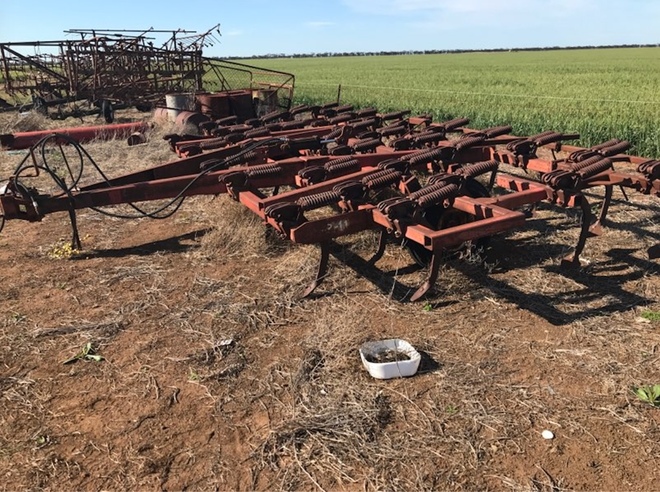 International 2-11 Scarifier 34 tyne