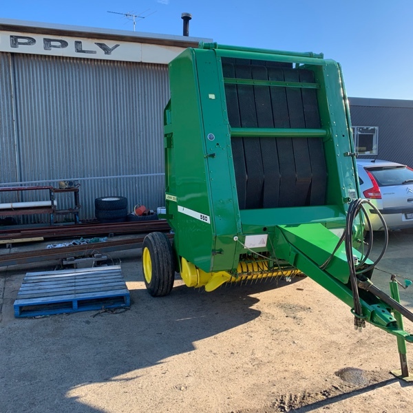 John Deere 550 Round Baler