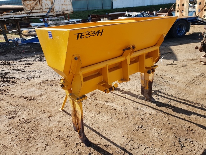 Ripper with Fertiliser Applicator