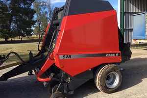 CASE IH 528 Round Baler