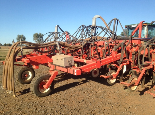 2011 Springs Ridge Engineering 12m Ground Hound Seeder Bar
