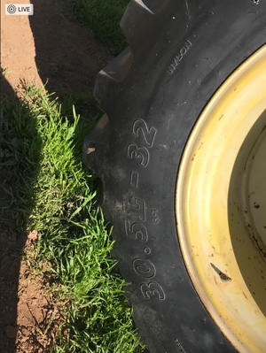 30.5 L -32 Header Tyres