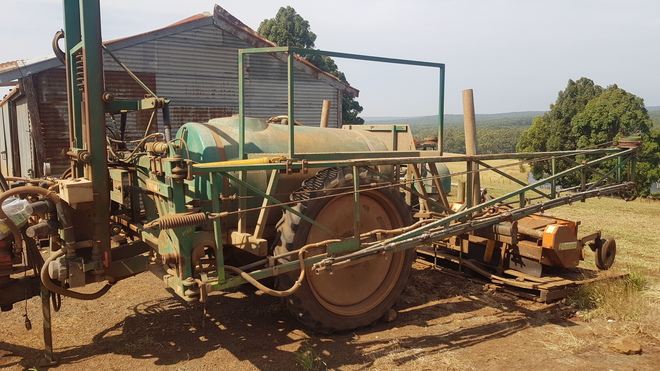 2000L Goldacres rowcrop boomspray 22m