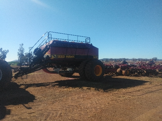 Seedhawk (Vaderstad)  80-12 Bar  with 600 Air Cart