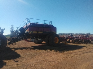 Seedhawk (Vaderstad)  80-12 Bar  with 600 Air Cart