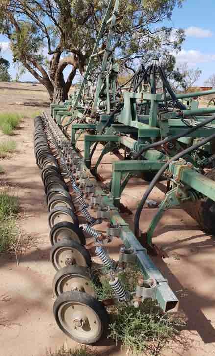 2001 John Shearer Uni Cult Airseeder and tow behind Cart