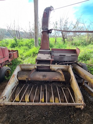 New Holland 718 Forage Harvester