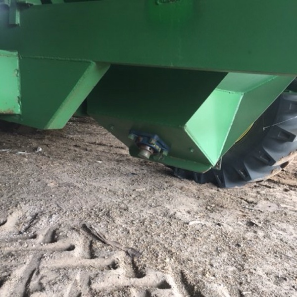 14/Mt Chaser Bin For Sale w HYD Drive & Fold Auger light & Camera**Price Reduced**