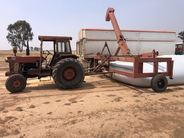 AKron E180 grain bag outloader  and MF 188 tractor 