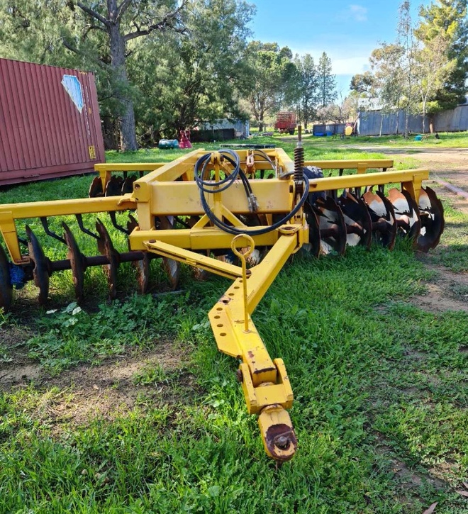 Under Auction - 2017 Agriline 32 plate Offset Trailing Disc - 2% + GST Buyers Premium On All Lots 