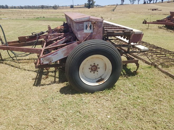 International 6-2 Trash Flow Combine