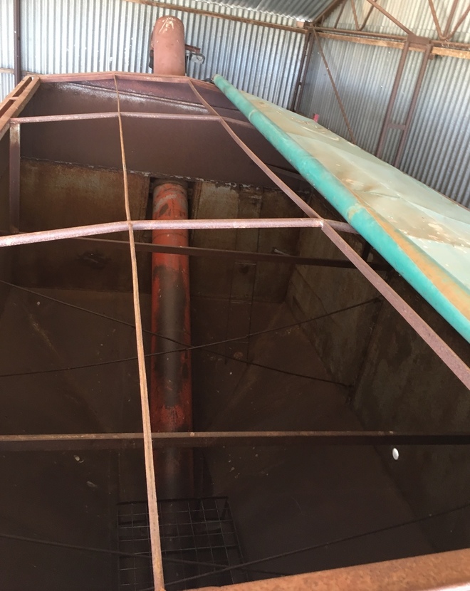 Mother Bin 25 M/T With Roll Over Tarp.