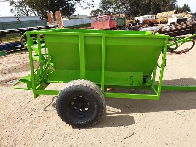 Lowan Trailing Super Spreader