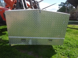 Under Auction - ChequerPlate Toolbox - 2% Buyers Premium on all Lots 