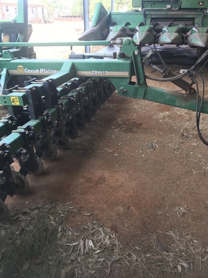 Great Plains Disc Seeder . model CPH 15 F