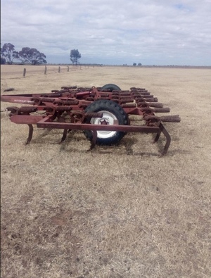International 29 Tyne Scarifier