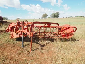 Massey 525 Rollerbar Rake