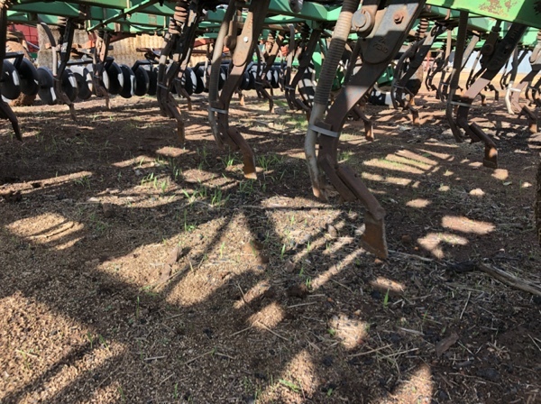 **** Price Reduced**** Smale 40ft airseeder + 5700 litre Simplicity aircart