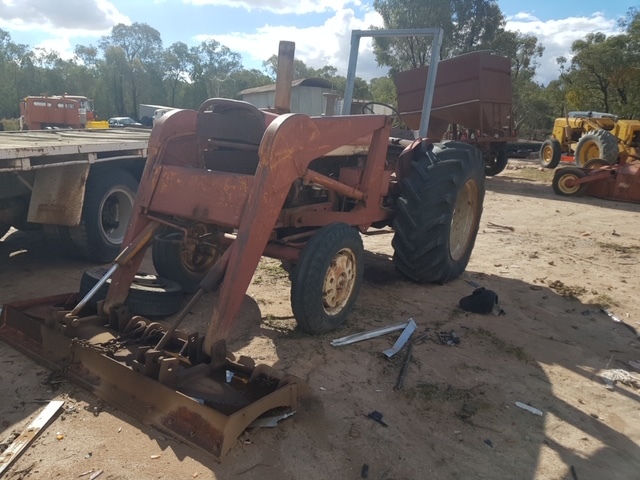 International 564 tractor with front end  loader 