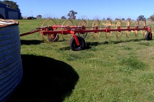 Tonutti T-9 Inline 9 Wheel Hay Rake