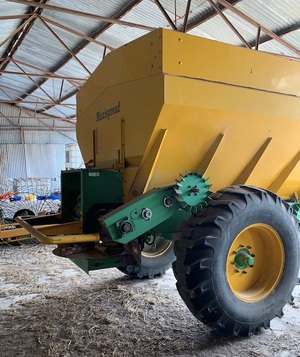 2004 Landaco 10 ton Maxispread Spreader