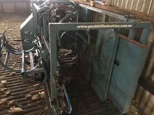 Peak Hill Industries Sheep Handler