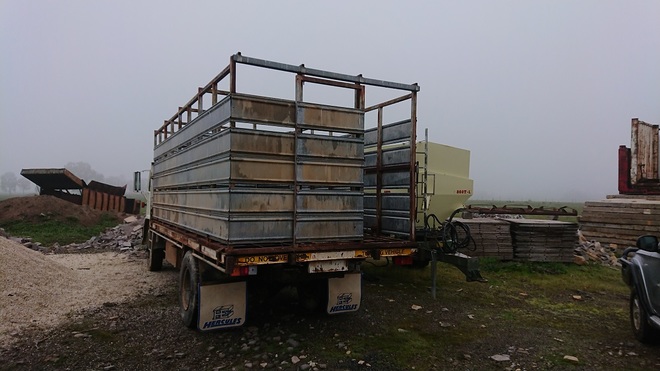 International Acco  1983 with 20 Foot Heavy Duty Cattle Crate