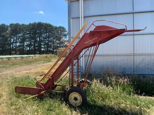 New Holland 471 bale loader